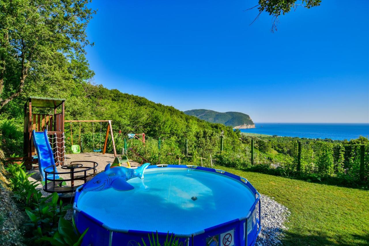 Pataki Studios Petrovac Extérieur photo