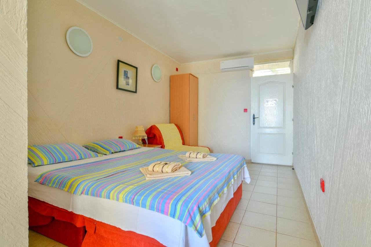 Pataki Studios Petrovac Extérieur photo