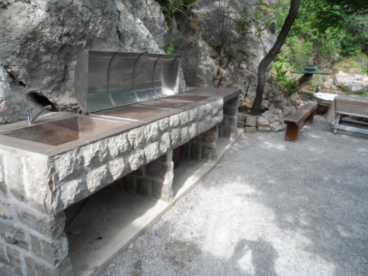 Pataki Studios Petrovac Extérieur photo