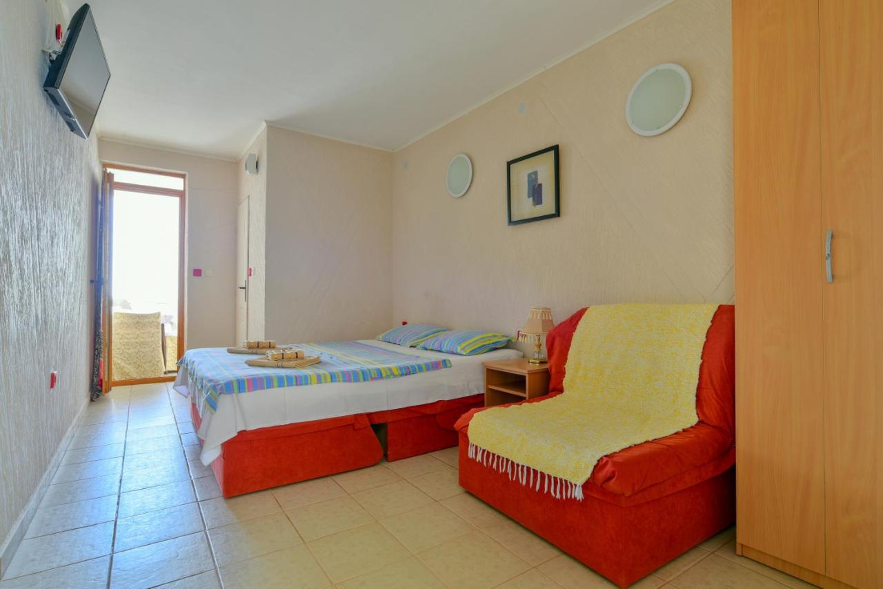 Pataki Studios Petrovac Extérieur photo