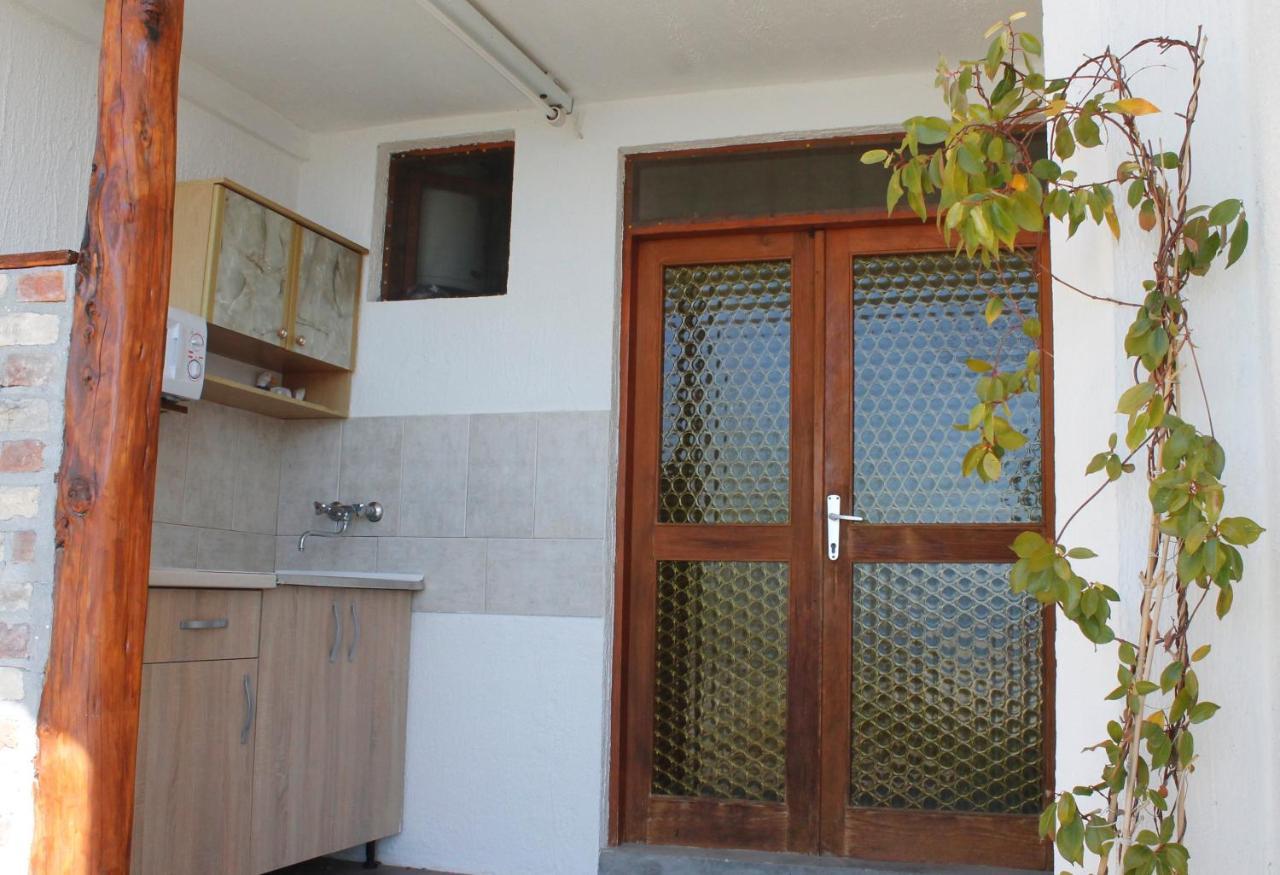 Pataki Studios Petrovac Extérieur photo
