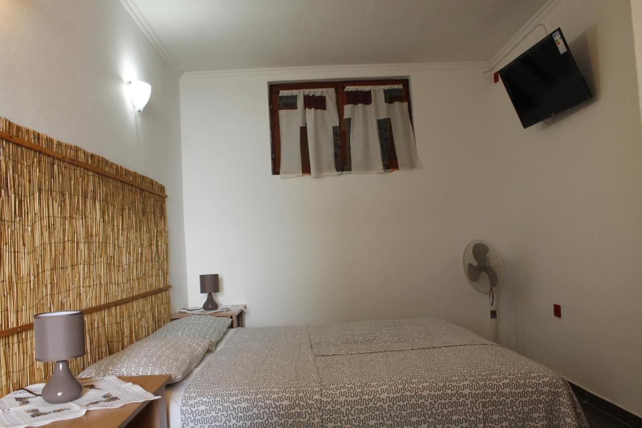 Pataki Studios Petrovac Extérieur photo