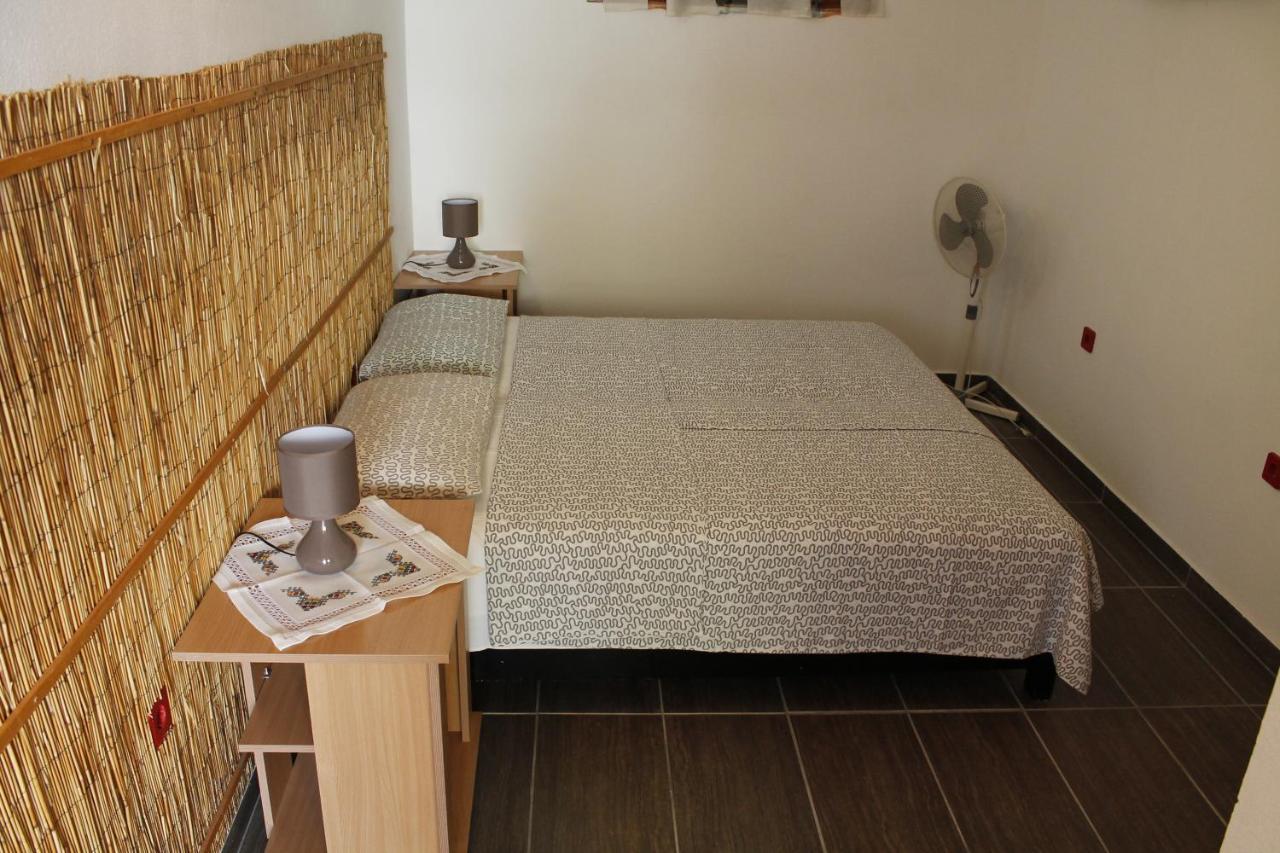 Pataki Studios Petrovac Extérieur photo